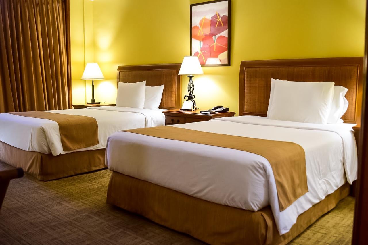 Hotel The Manor At Camp John Hay Baguio City Esterno foto