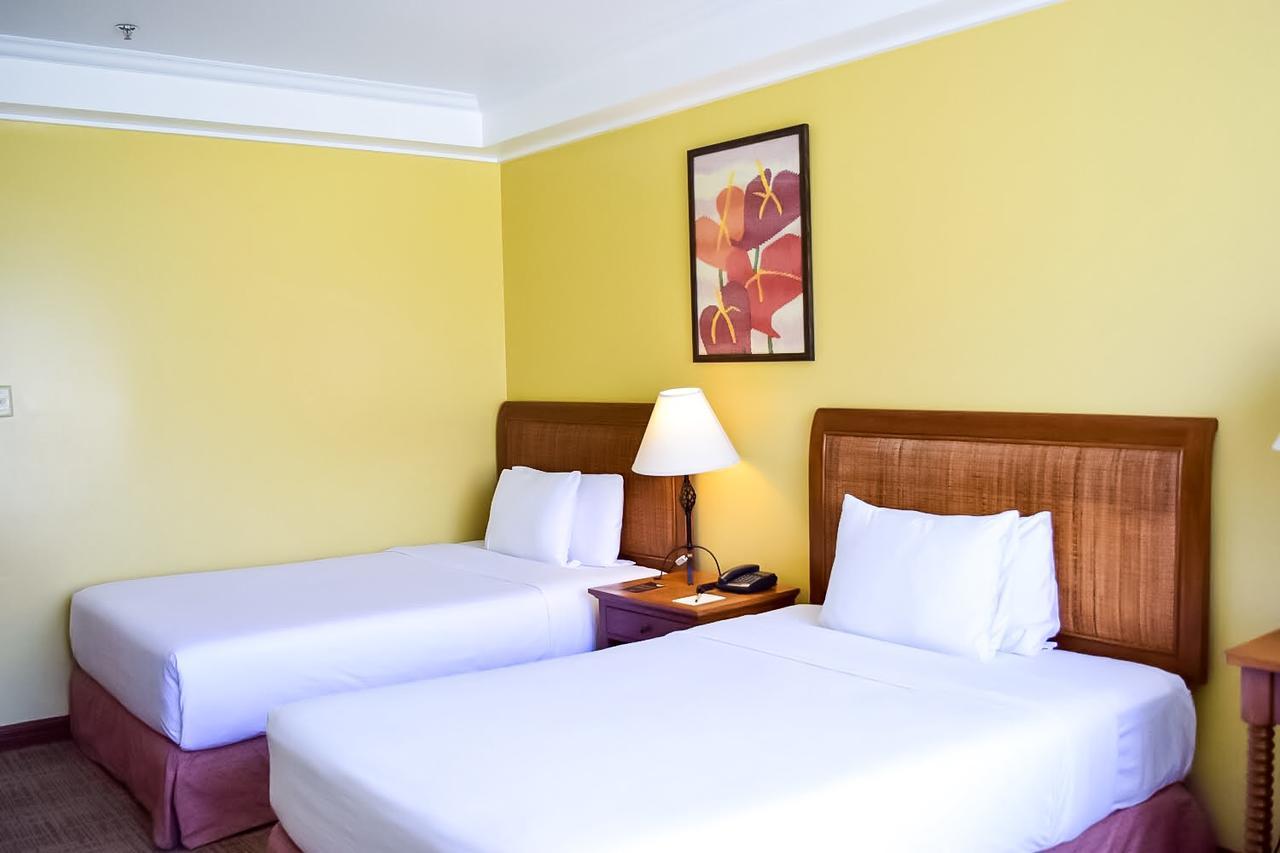 Hotel The Manor At Camp John Hay Baguio City Esterno foto