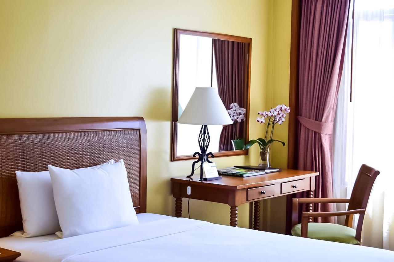 Hotel The Manor At Camp John Hay Baguio City Esterno foto